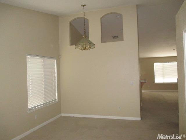 1033 Norman Dr, Manteca, CA 95336 photo 2