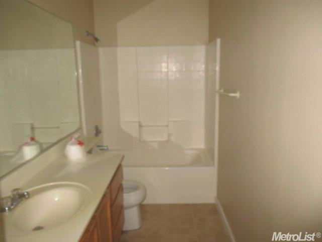 1033 Norman Dr, Manteca, CA 95336 photo 9