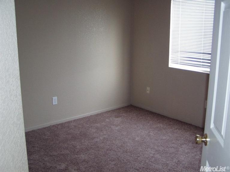 94 Barbados, Merced, CA 95341 photo 12