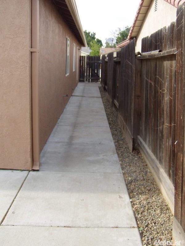 94 Barbados, Merced, CA 95341 photo 13