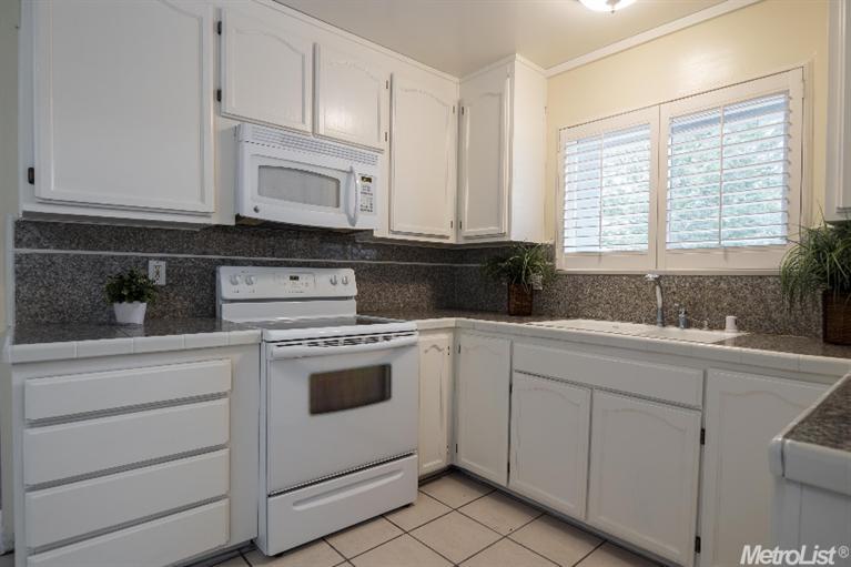 1306 Alder Pl, Davis, CA 95618 photo 8