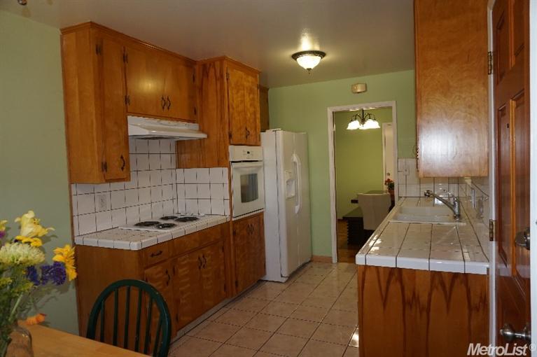 1019 Mason St, Lodi, CA 95242 photo 2
