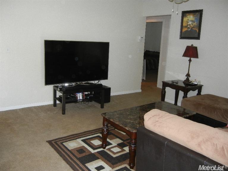3932 Huron St, Sacramento, CA 95838 photo 1