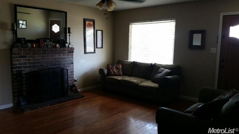 685 Carson Ave, Manteca, CA 95337 photo 2