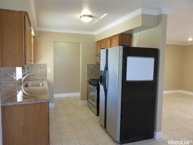 629 Cameron Way, Modesto, CA 95357 photo 4