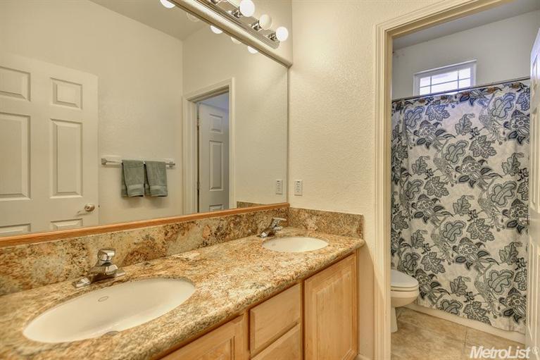 965 Cameron Dr, Folsom, CA 95630 photo 17