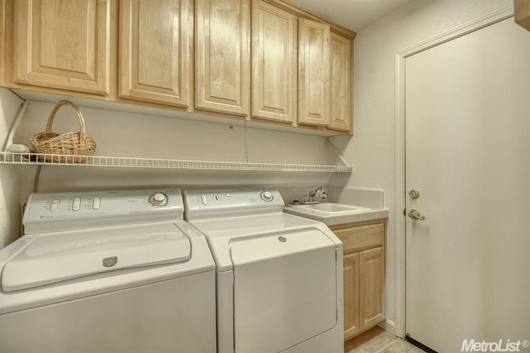 965 Cameron Dr, Folsom, CA 95630 photo 11