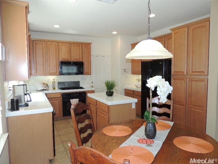 880 Brookfield Ave, Lathrop, CA 95330 photo 7