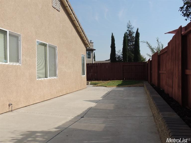 880 Brookfield Ave, Lathrop, CA 95330 photo 18
