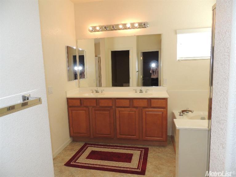 880 Brookfield Ave, Lathrop, CA 95330 photo 17
