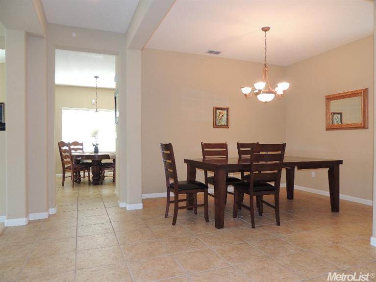 880 Brookfield Ave, Lathrop, CA 95330 photo 1