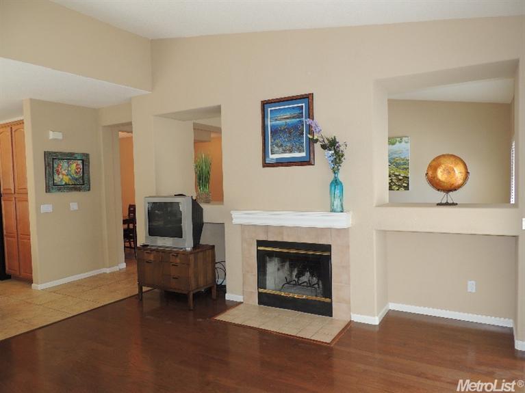 880 Brookfield Ave, Lathrop, CA 95330 photo 5