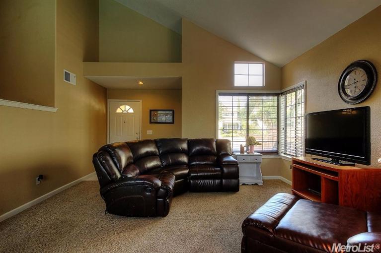 900 Menay Dr, Tracy, CA 95376 photo 2