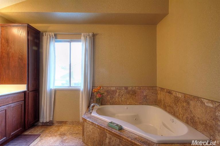 900 Menay Dr, Tracy, CA 95376 photo 21