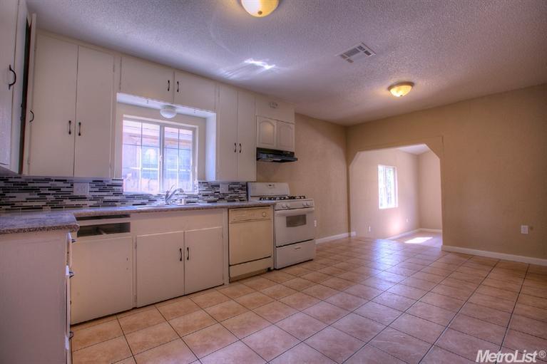 2119 4th St, Hughson, CA 95326 photo 4