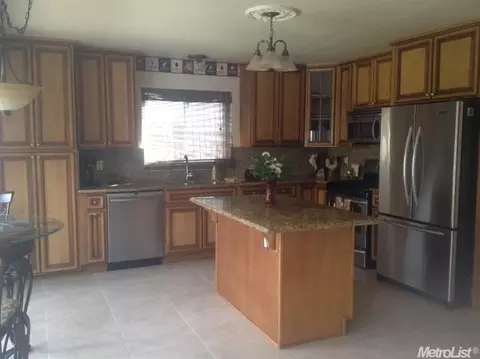 1621 Amber Leaf Way, Lodi, CA 95242 photo 2