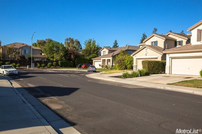 1331 Haley Ct, Tracy, CA 95377 photo 2