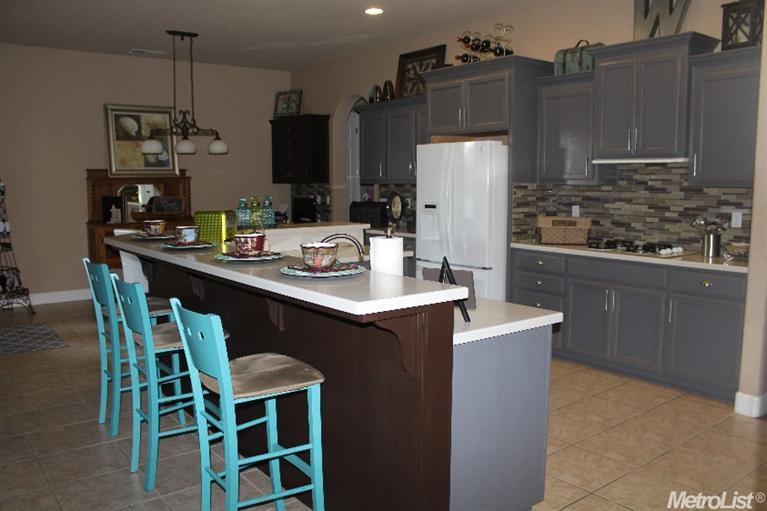 379 Granite Way, Ripon, CA 95366 photo 2