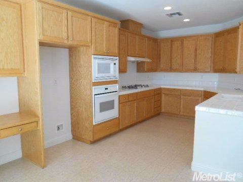 1412 Blakely Ln, Modesto, CA 95356 photo 4