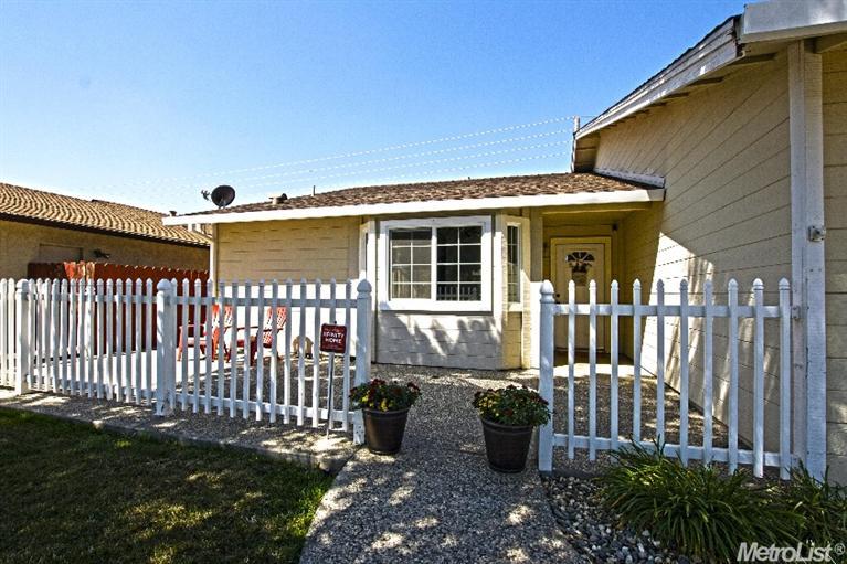 921 Chalone Dr, Modesto, CA 95358 photo 1