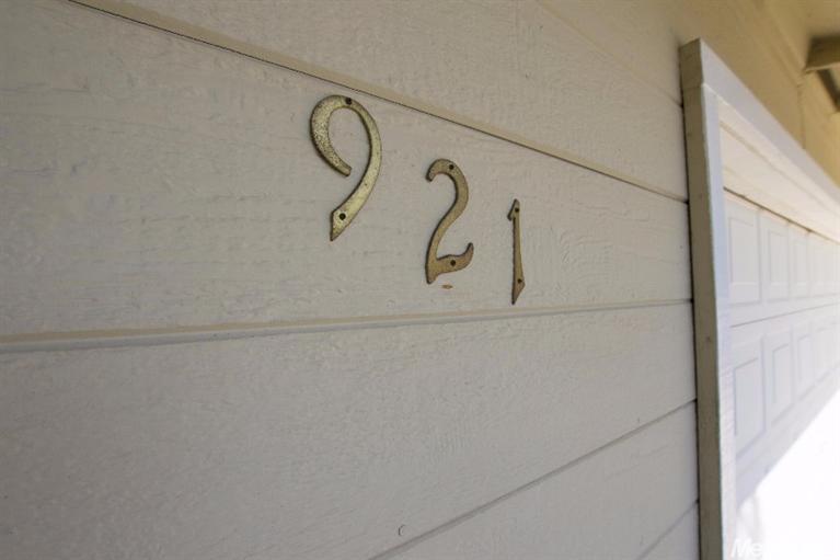 921 Chalone Dr, Modesto, CA 95358 photo 2