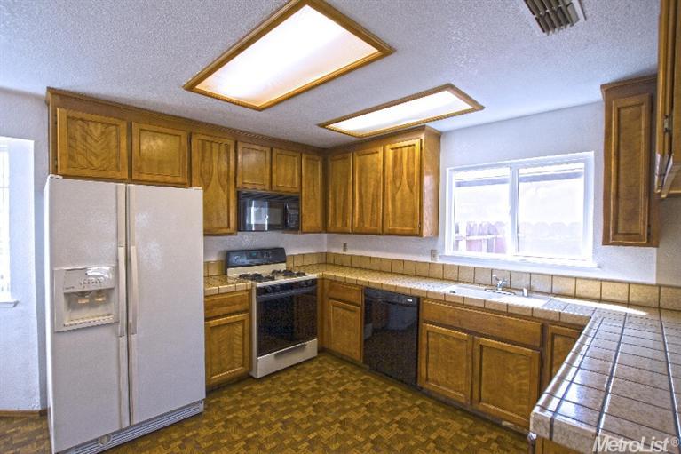 921 Chalone Dr, Modesto, CA 95358 photo 3