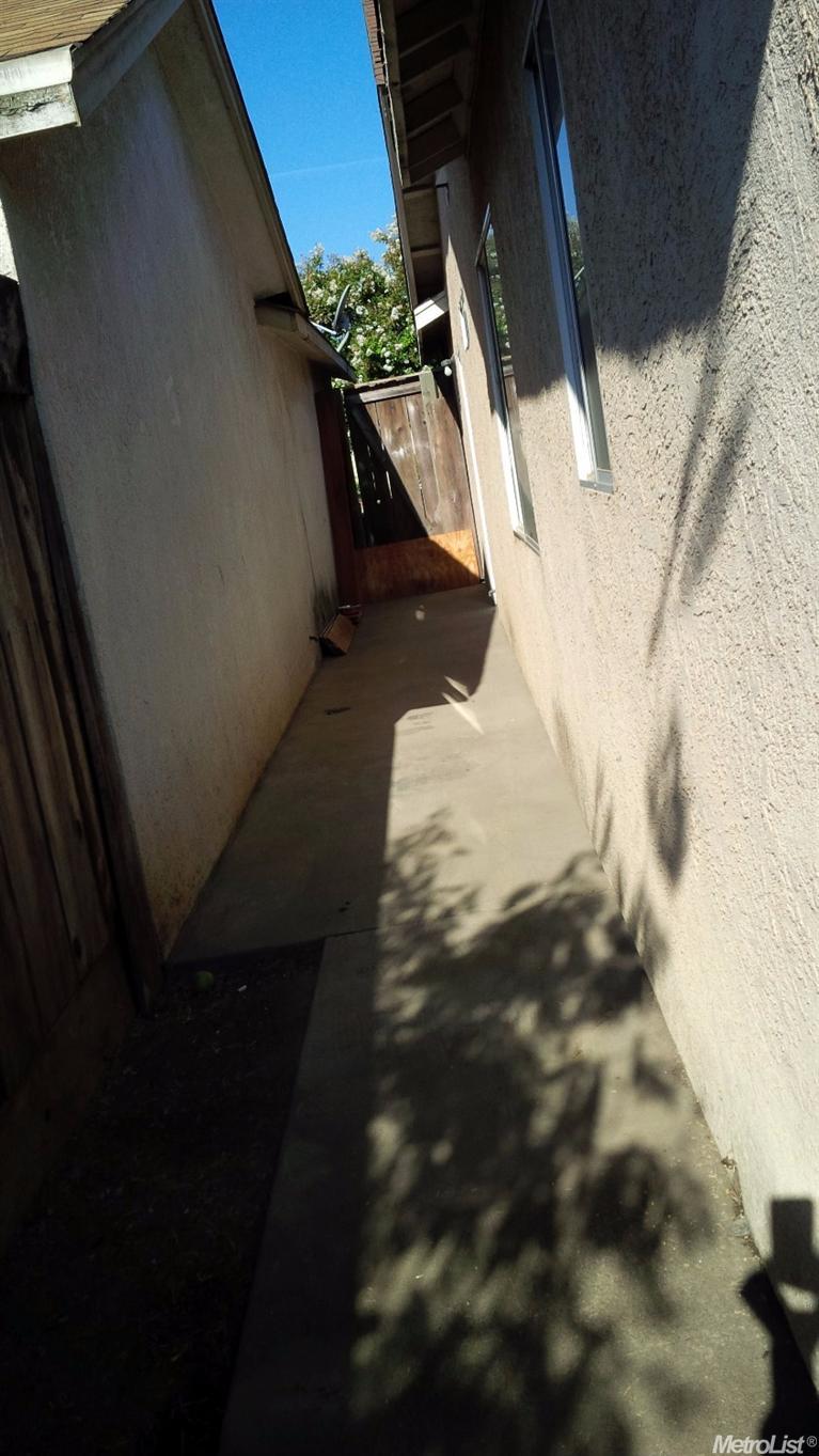 1120 Pine Tree Ln, Modesto, CA 95351 photo 13