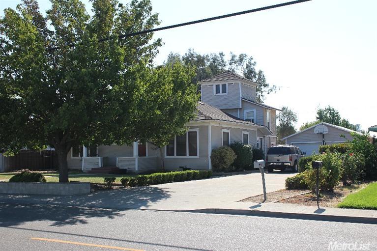 2107 7th St, Hughson, CA 95326 photo 2