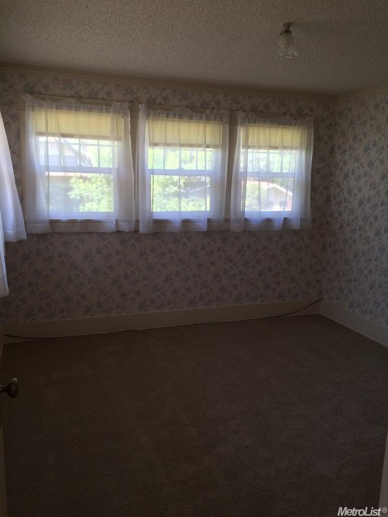 132 Sycamore Ave, Modesto, CA 95354 photo 9