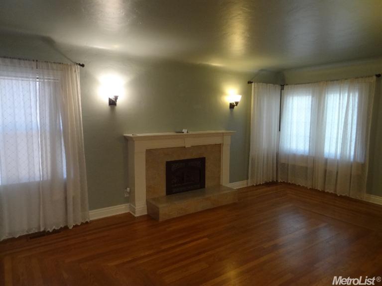 916 E Main St, Turlock, CA 95380 photo 2