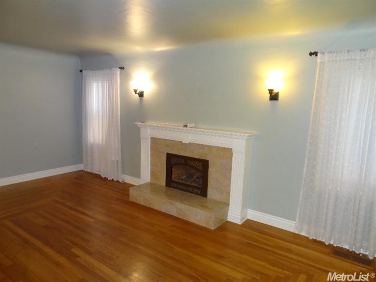916 E Main St, Turlock, CA 95380 photo 3