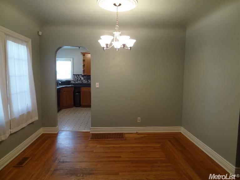 916 E Main St, Turlock, CA 95380 photo 4