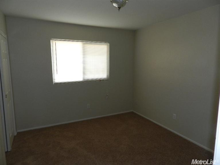 417 Algen Ct, Modesto, CA 95358 photo 4