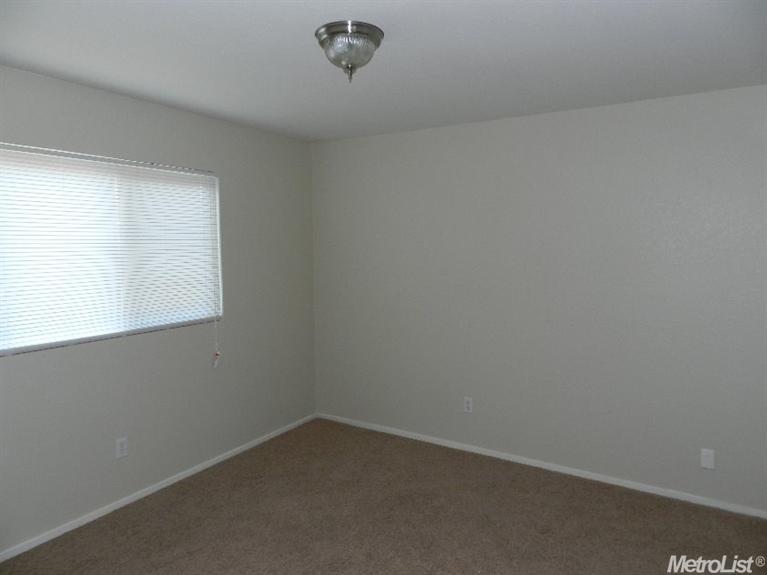 417 Algen Ct, Modesto, CA 95358 photo 5