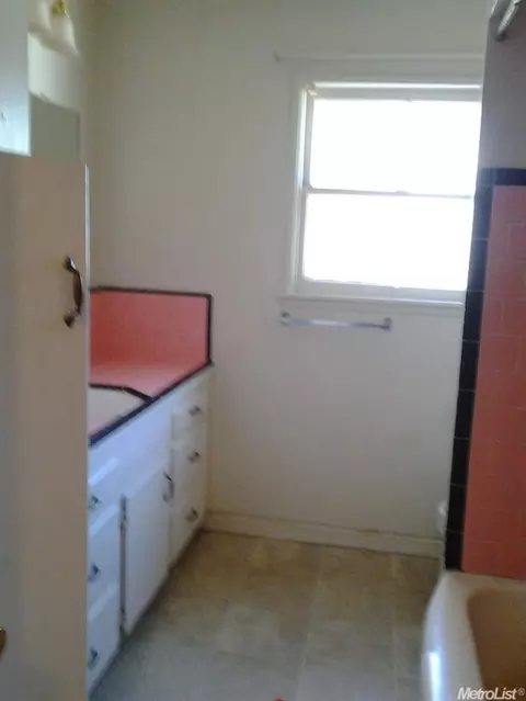 229 Colfax Ave, Modesto, CA 95354 photo 8