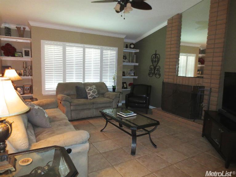 2305 Shadow Oak Ln, Modesto, CA 95355 photo 2