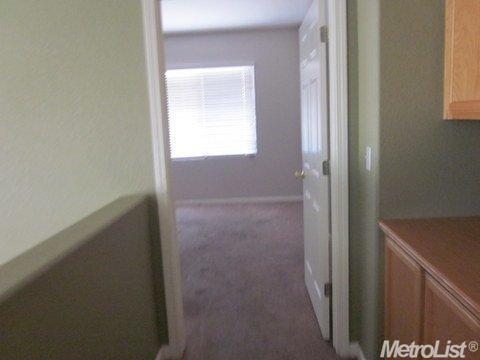 1842 Periwinkle Dr, Tracy, CA 95376 photo 3