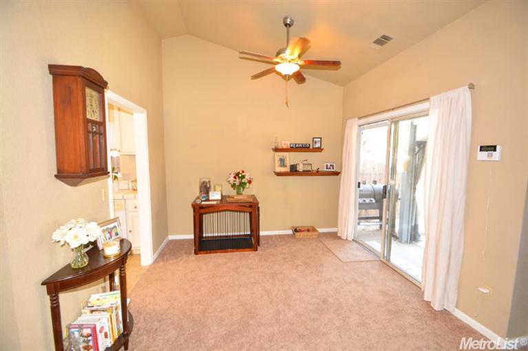 655 Jonquil Dr, Lathrop, CA 95330 photo 3