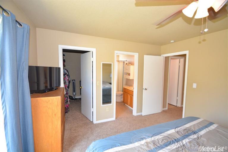 655 Jonquil Dr, Lathrop, CA 95330 photo 8