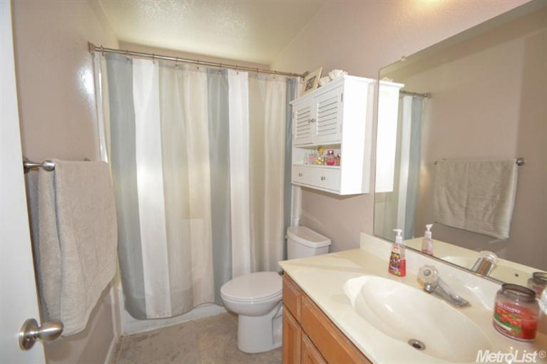 655 Jonquil Dr, Lathrop, CA 95330 photo 9