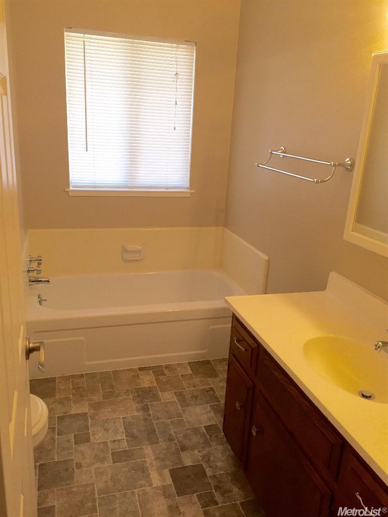 884 El Capitan, Manteca, CA 95337 photo 9