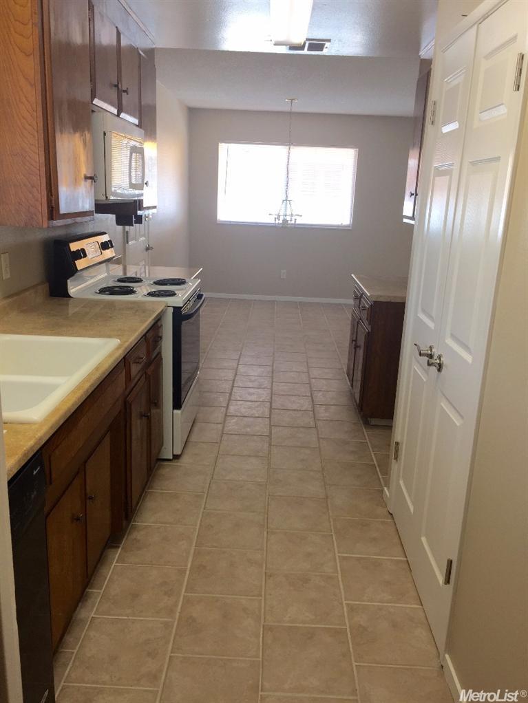 884 El Capitan, Manteca, CA 95337 photo 2
