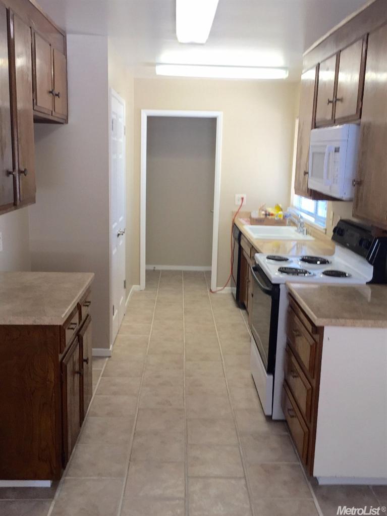 884 El Capitan, Manteca, CA 95337 photo 1