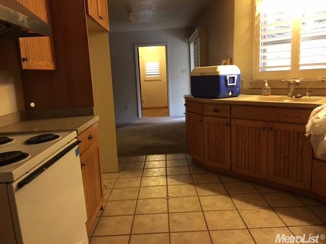 2227 Logan Ct, Modesto, CA 95351 photo 2