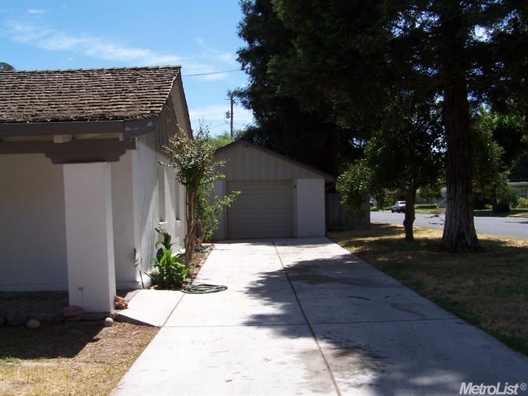 1880 Arbor Way, Turlock, CA 95380 photo 1