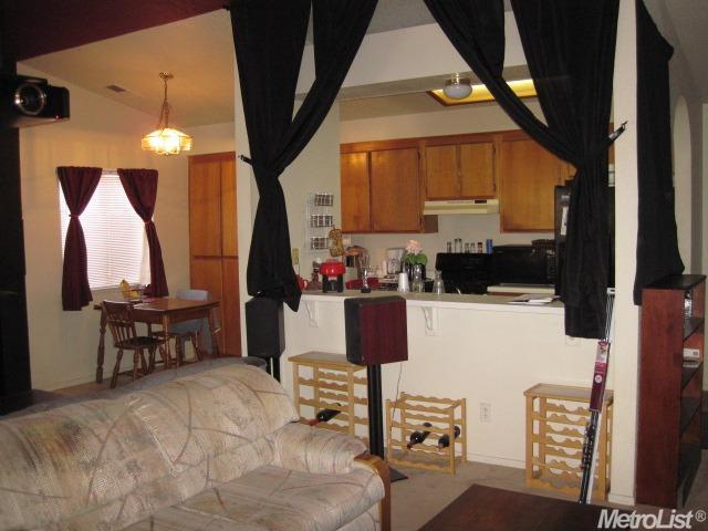 425 Montague Ct, Modesto, CA 95351 photo 2