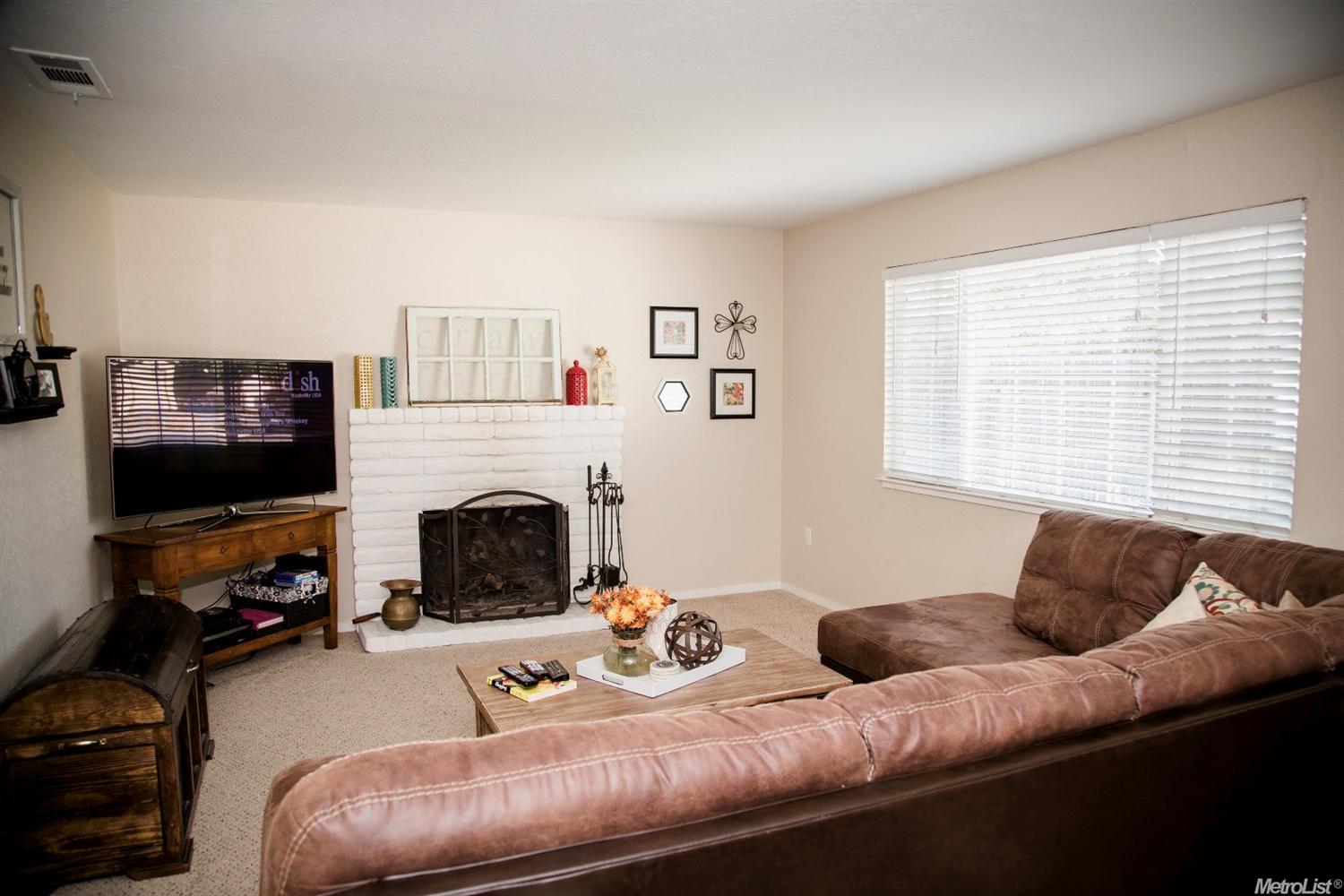 646 Blossom, Manteca, CA 95336 photo 4