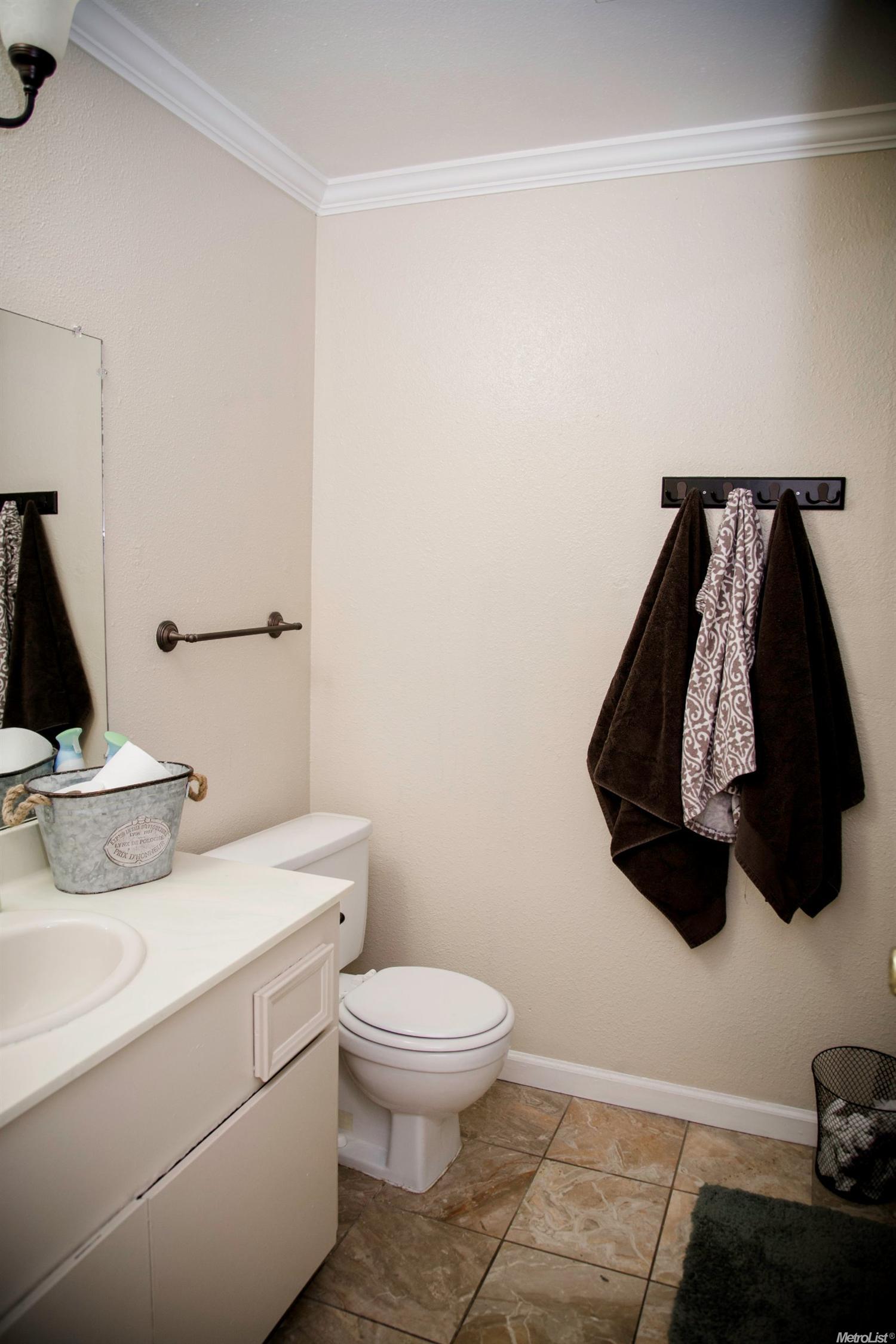 646 Blossom, Manteca, CA 95336 photo 9