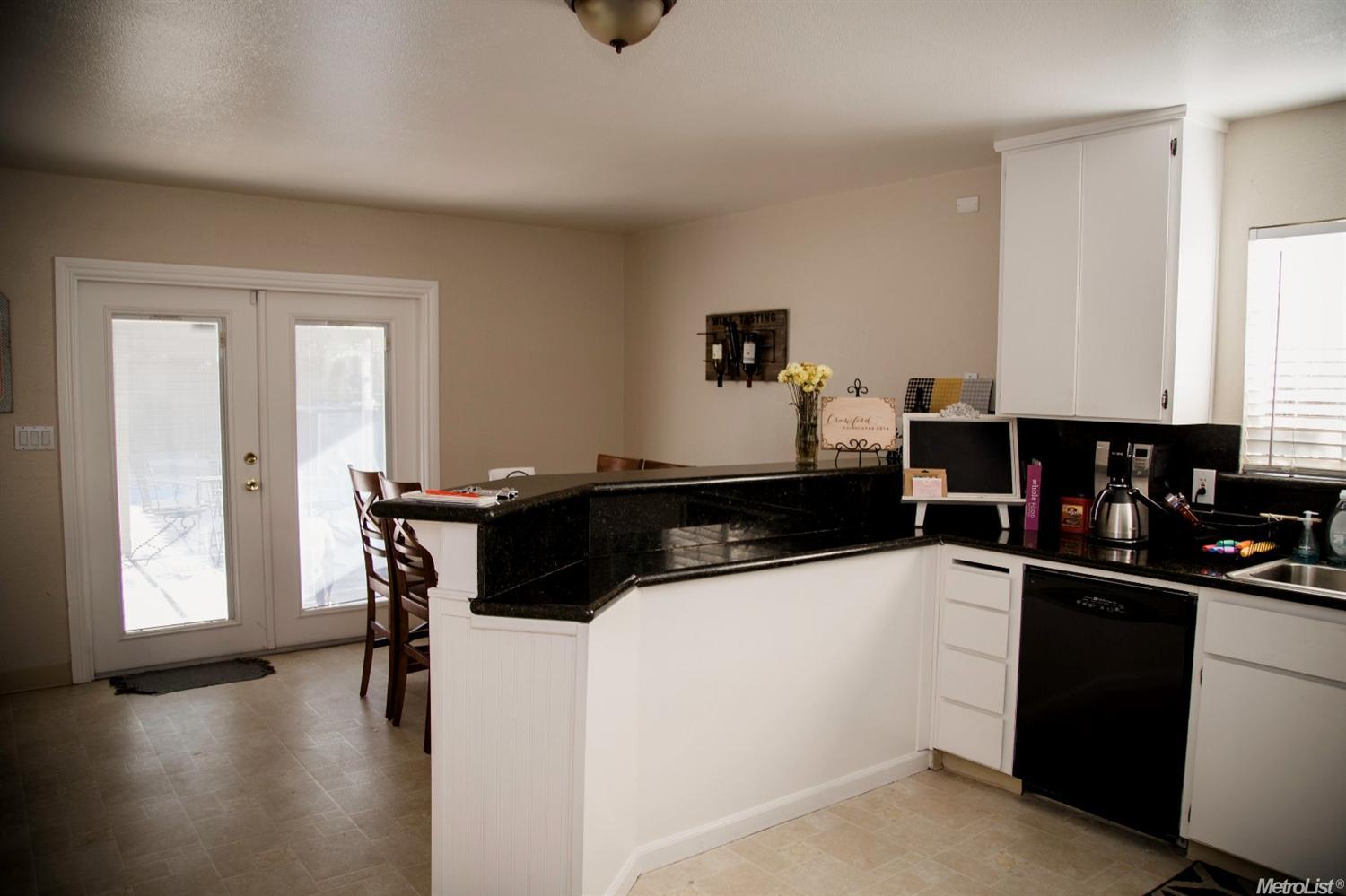 646 Blossom, Manteca, CA 95336 photo 8