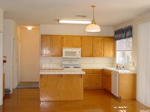 1650 Cimmaron Dr, Lodi, CA 95242 photo 3